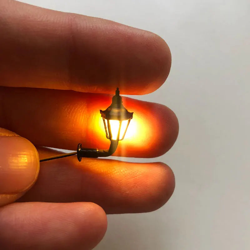 5pcs/lot 3V Led Miniature Wall Lamps Model Light ABS Toys HO OO N Scale Scale For Architecture Building Layout for Diorama