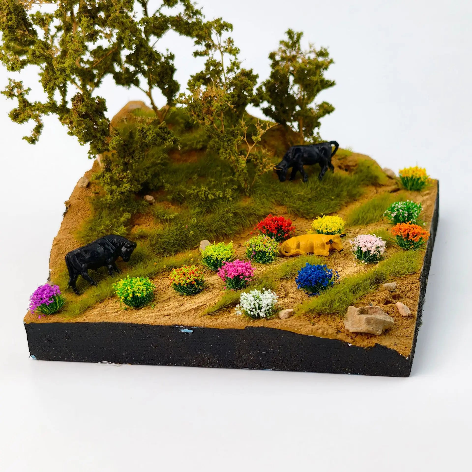 10mm Colorful Grass Tufts for 1:72 Dioramas – Miniature Resin Flower Clusters for Railway Scenery, Architecture Models and Landscape Layouts