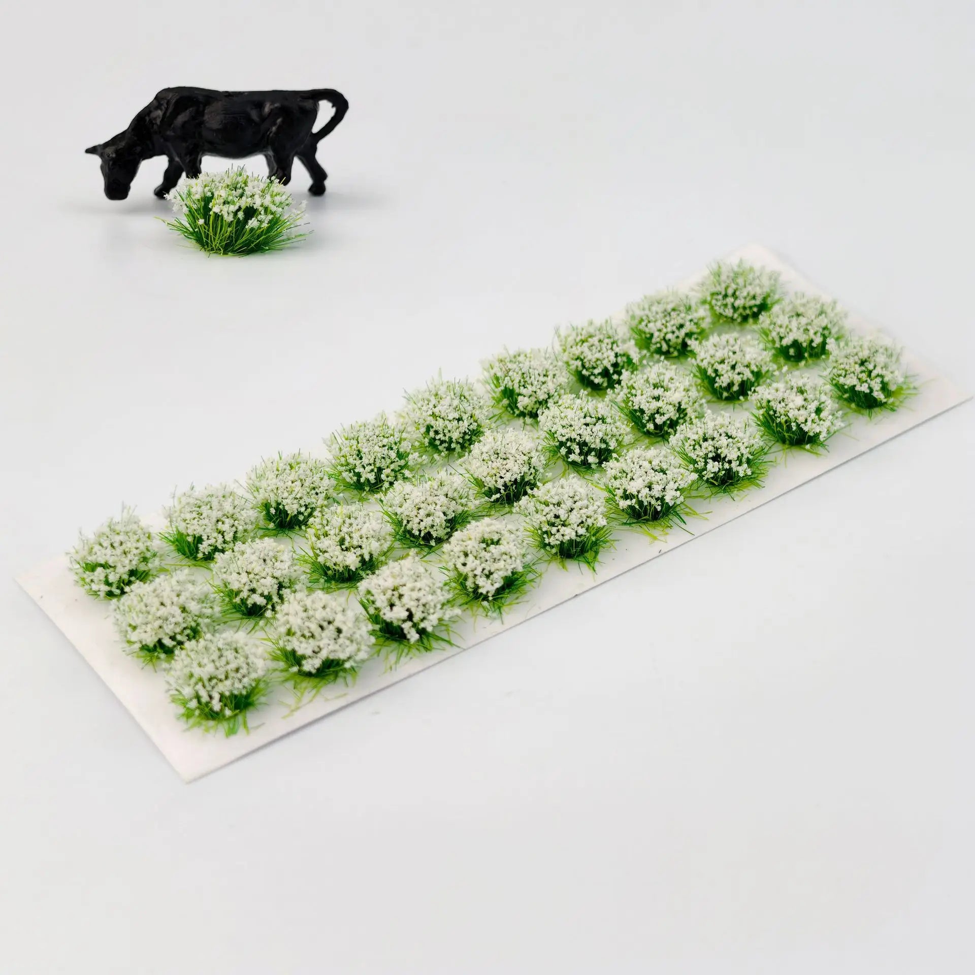 10mm Colorful Grass Tufts for 1:72 Dioramas – Miniature Resin Flower Clusters for Railway Scenery, Architecture Models and Landscape Layouts