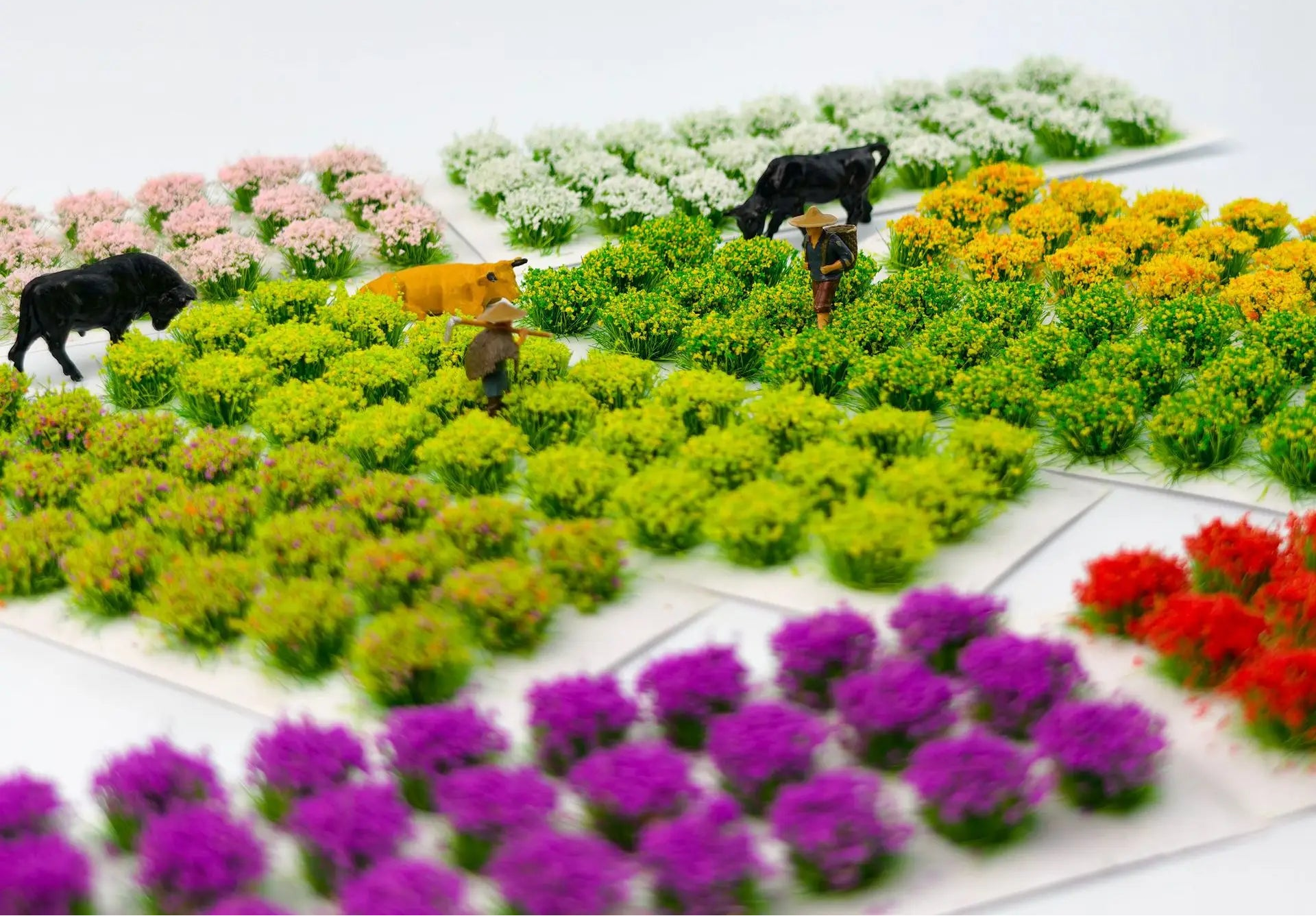 10mm Colorful Grass Tufts for 1:72 Dioramas – Miniature Resin Flower Clusters for Railway Scenery, Architecture Models and Landscape Layouts