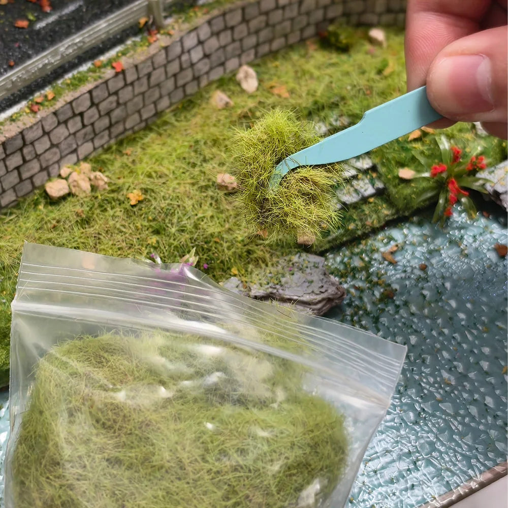 Miniature Plush Model Grass for HO Scale 1:87 Dioramas – Realistic Grass Tufts for Architecture Models, Train Scenery and Building Layouts
